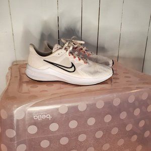 Nike Women's Downshifter Size 9 EUC